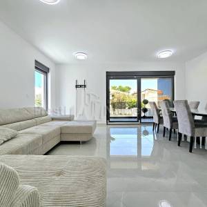 VIR -DUPLEKS VILLA 163m2, 90 m OD MORA! POGLED!