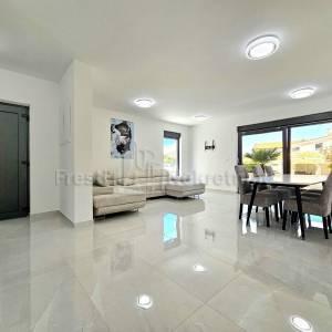 VIR -DUPLEKS VILLA 163m2, 90 m OD MORA! POGLED!