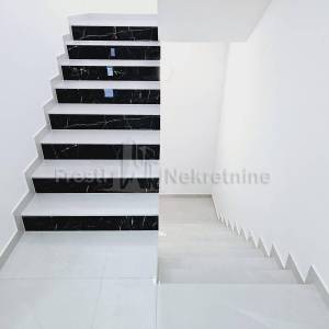 VIR -DUPLEKS VILLA 163m2, 90 m OD MORA! POGLED!