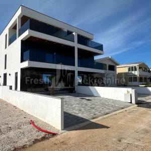 VIR -DUPLEKS VILLA 163m2, 90 m OD MORA! POGLED!