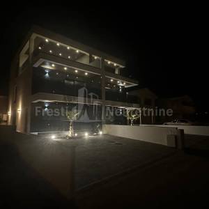 VIR -DUPLEKS VILLA 163m2, 90 m OD MORA! POGLED!