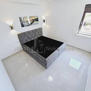 VIR -DUPLEKS VILLA 163m2, 90 m OD MORA! POGLED!