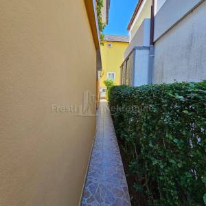 VIR- KUĆA SA 2 APARTMANA I GARAŽOM- POVOLJNO!