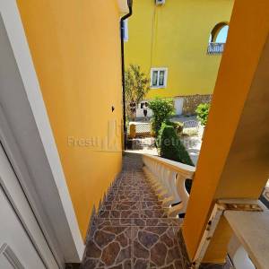 VIR- KUĆA SA 2 APARTMANA I GARAŽOM- POVOLJNO!