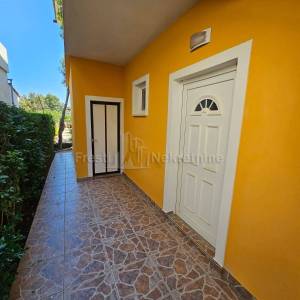 VIR- KUĆA SA 2 APARTMANA I GARAŽOM- POVOLJNO!