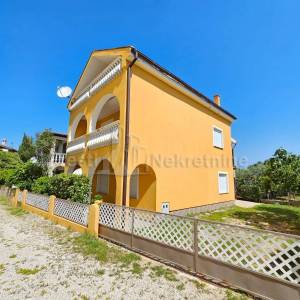 VIR- KUĆA SA 2 APARTMANA I GARAŽOM- POVOLJNO!