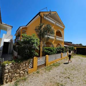 VIR- KUĆA SA 2 APARTMANA I GARAŽOM- POVOLJNO!