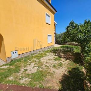 VIR- KUĆA SA 2 APARTMANA I GARAŽOM- POVOLJNO!