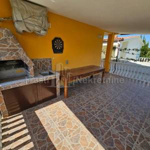 VIR- KUĆA SA 2 APARTMANA I GARAŽOM- POVOLJNO!