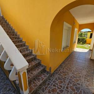 VIR- KUĆA SA 2 APARTMANA I GARAŽOM- POVOLJNO!