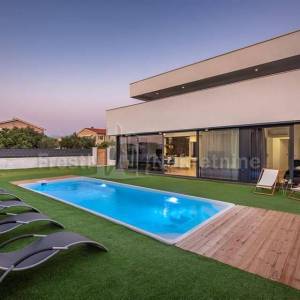 VIR – Luksuzna Vila 200 m2 s bazenom