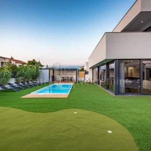 VIR – Luksuzna Vila 200 m2 s bazenom