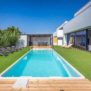 VIR – Luksuzna Vila 200 m2 s bazenom