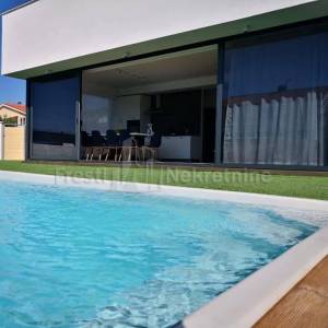 VIR – Luksuzna Vila 200 m2 s bazenom
