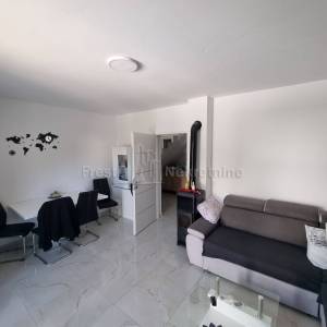 VIR-PREZIDA-KUĆA S BAZENOM 70 m OD MORA, TOP LOKACIJA!