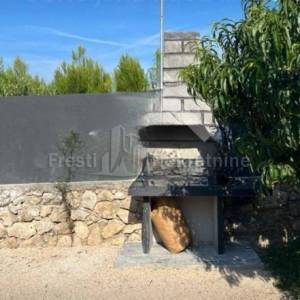 VIR-PREZIDA-KUĆA S BAZENOM 70 m OD MORA, TOP LOKACIJA!