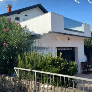 VIR-PREZIDA-KUĆA S BAZENOM 70 m OD MORA, TOP LOKACIJA!