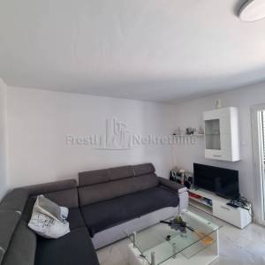 VIR-PREZIDA-KUĆA S BAZENOM 70 m OD MORA, TOP LOKACIJA!