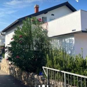 VIR-PREZIDA-KUĆA S BAZENOM 70 m OD MORA, TOP LOKACIJA!