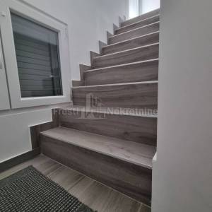 VIR-PREZIDA-KUĆA S BAZENOM 70 m OD MORA, TOP LOKACIJA!