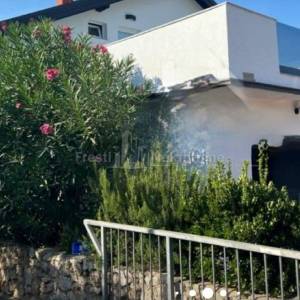 VIR-PREZIDA-KUĆA S BAZENOM 70 m OD MORA, TOP LOKACIJA!