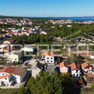 Vir – Samostojeća kuća s četiri moderno uređena apartmana, 170 m²