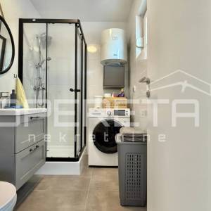 Vir – Samostojeća kuća s četiri moderno uređena apartmana, 170 m²