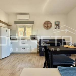 Vir – Samostojeća kuća s četiri moderno uređena apartmana, 170 m²