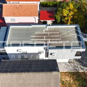 Vir – Samostojeća kuća s četiri moderno uređena apartmana, 170 m²