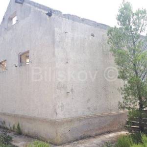 Vis, Komiža, nekoliko objekata u uvali, uz more