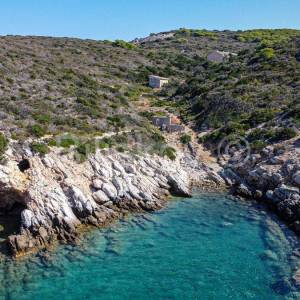 Vis, Komiža, poljoprivredno zemljište uz samo more