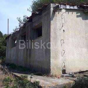 Vis, Komiža, poljoprivredno zemljište uz samo more