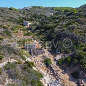 Vis, Komiža, poljoprivredno zemljište uz samo more