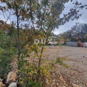 VIŠKOVO, MARČELJI - zemljište s dozvolom za stambenu zgradu/kuću s 3 stana