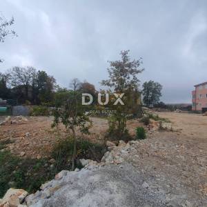 VIŠKOVO, MARČELJI - zemljište 2.268 m2 s pravomoćnim dozvolama za 2 zgrade s ukupno 9 stanova