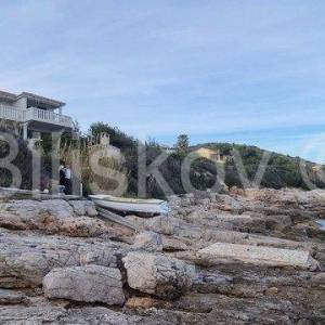 Vis,samostojeća kuća u 1. redu,prodaja