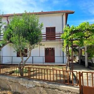 Vodice. atraktivna lokacija, dvojna kuća, prodaja