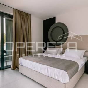 *** Vodice - moderna vila s bazenom ***