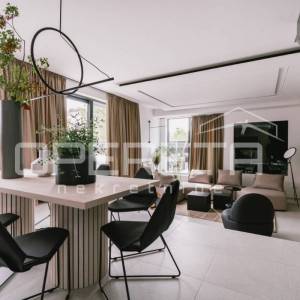 *** Vodice - moderna vila s bazenom ***