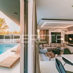 *** Vodice - moderna vila s bazenom ***