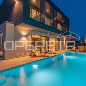 *** Vodice - moderna vila s bazenom ***