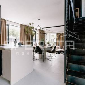 *** Vodice - moderna vila s bazenom ***