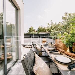 *** Vodice - moderna vila s bazenom ***