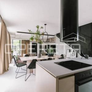 *** Vodice - moderna vila s bazenom ***