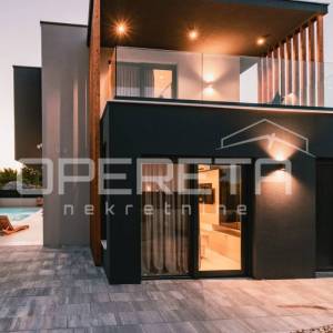 *** Vodice - moderna vila s bazenom ***