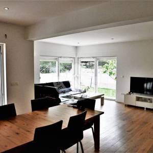 Vodice , Srima, moderna namještena kuća s četiri stana, apartmanom i bazenom