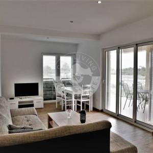 Vodice , Srima, moderna namještena kuća s četiri stana, apartmanom i bazenom