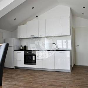 Vodice , Srima, moderna namještena kuća s četiri stana, apartmanom i bazenom