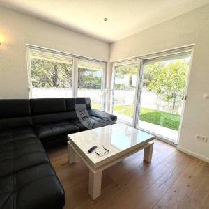 Vodice , Srima, moderna namještena kuća s četiri stana, apartmanom i bazenom