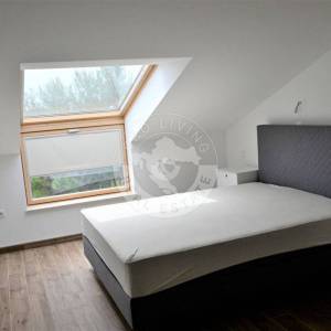 Vodice , Srima, moderna namještena kuća s četiri stana, apartmanom i bazenom